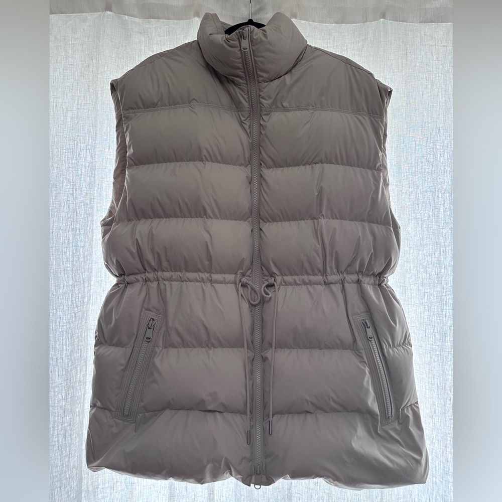 Athleta Cream Puffer Vest, size M, petfect condition